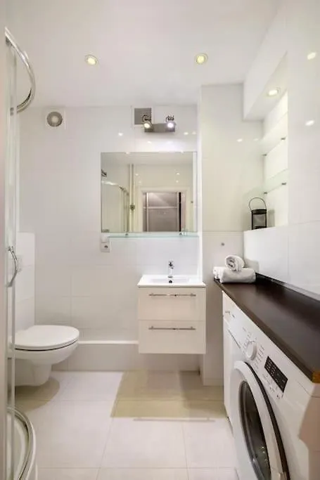 شقة وارسو  في Specious Studio In The Old Town By Ecru